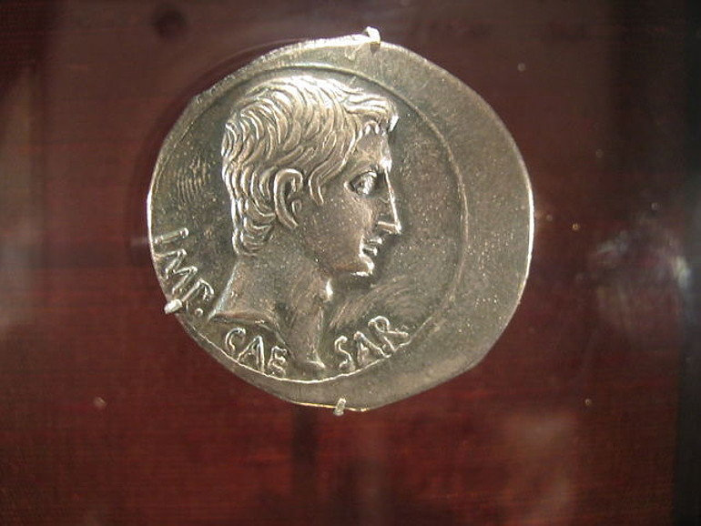 Augustus pénze