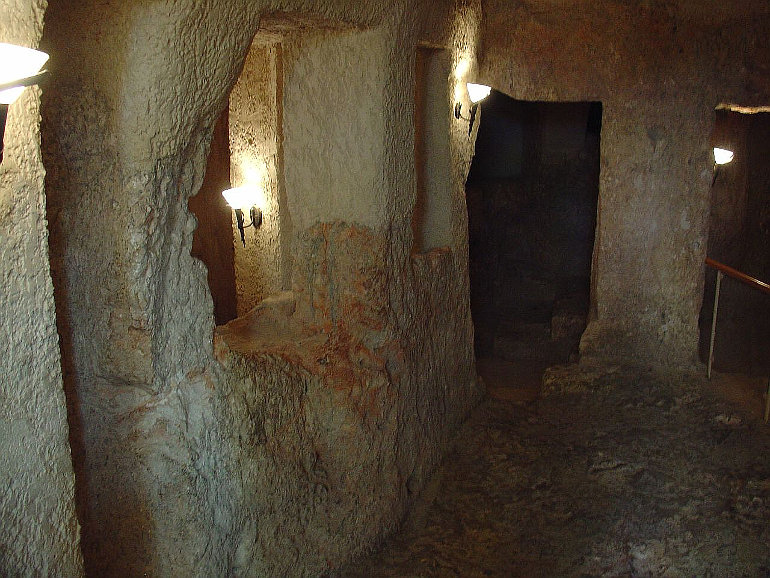 A főpap háza alatti börtön, Jézus fogvatartásának helyszíne